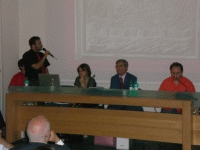 Roberto Calabria durante l'esposizione