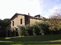 La casa rustica vista dall'interno dell'Accademia Americana